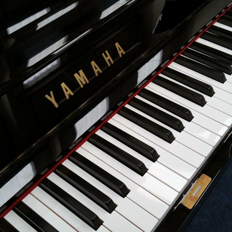 Yamaha U3S upright Piano in Black polyester – Gallery image – Roberts Pianos Oxford