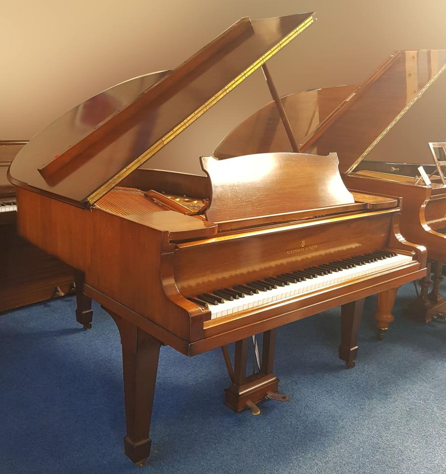 Steinway M grand Piano in walnut – Gallery image – Roberts Pianos Oxford