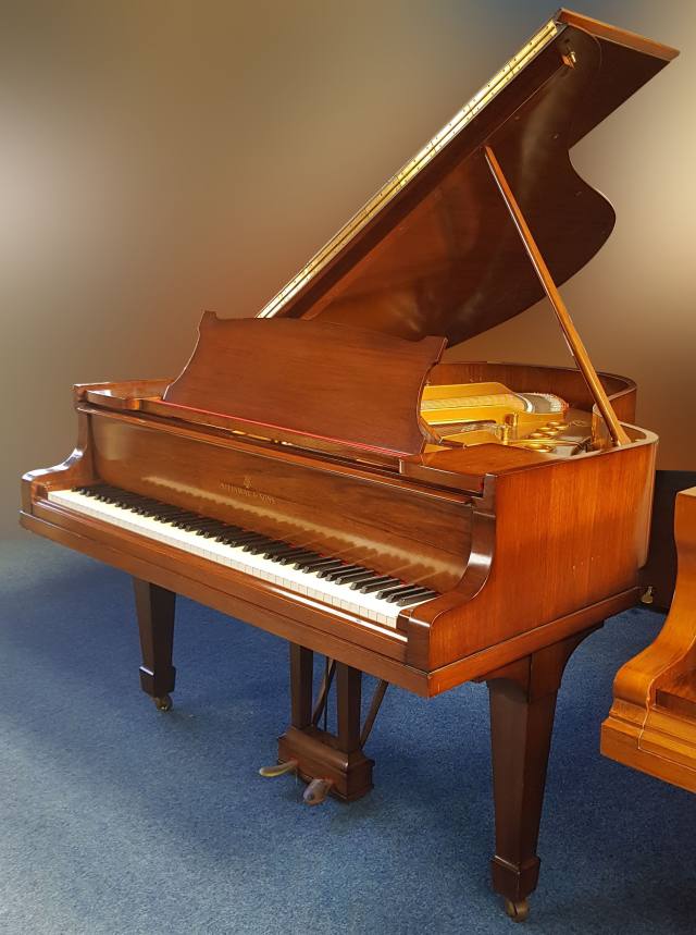 Steinway M grand Piano in walnut – Inventory thumbnail – Roberts Pianos Oxford