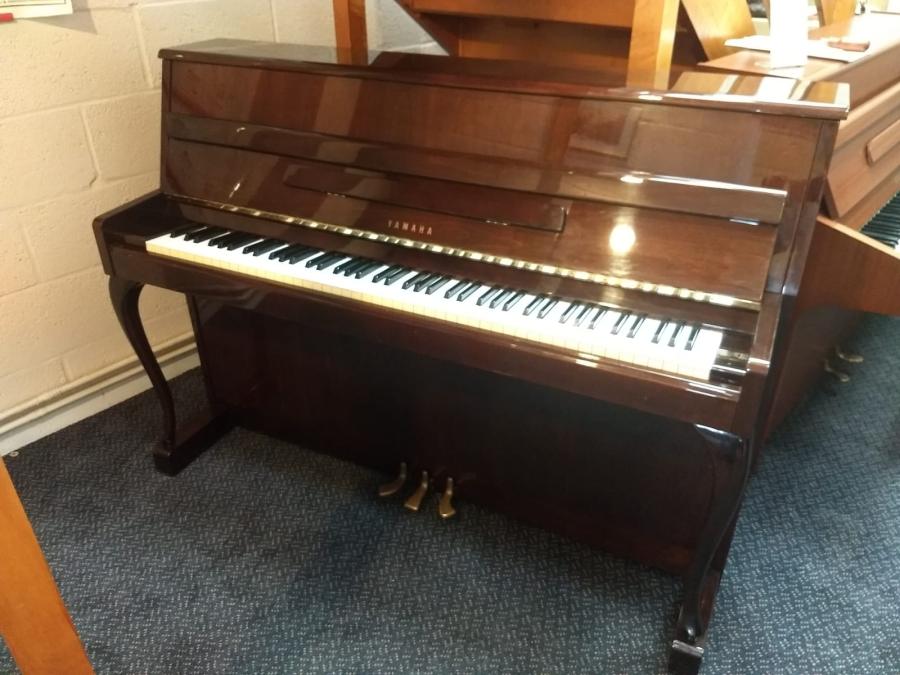 Yamaha M1S upright Piano in Bright walnut – Gallery image – Roberts Pianos Oxford