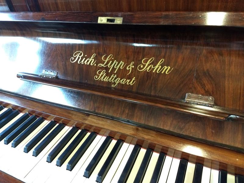 Richard Lipp upright Piano in rosewood – Gallery image – Roberts Pianos Oxford