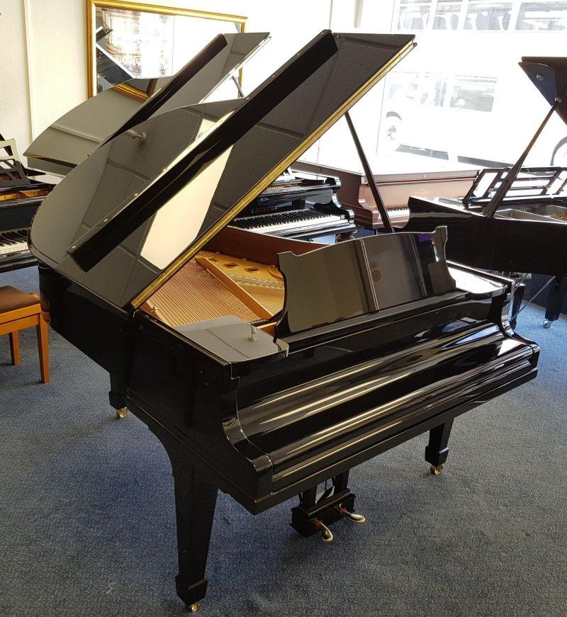 Steinway M grand Piano in bright black – Gallery image – Roberts Pianos Oxford