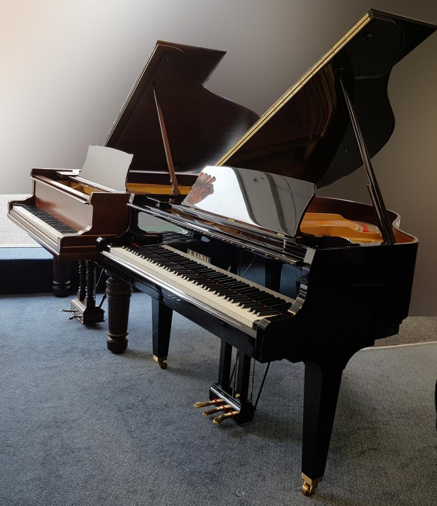 Kawai GL-10 grand Piano in black – Gallery image – Roberts Pianos Oxford