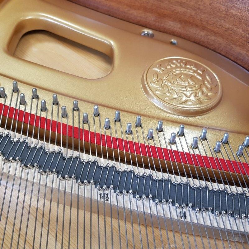 Kawai GL-10 grand Piano in black – Gallery image – Roberts Pianos Oxford