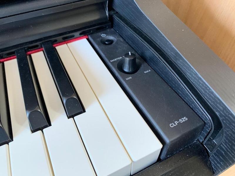 Yamaha CLP-525 digital Piano in satin black – Gallery image – Roberts Pianos Oxford
