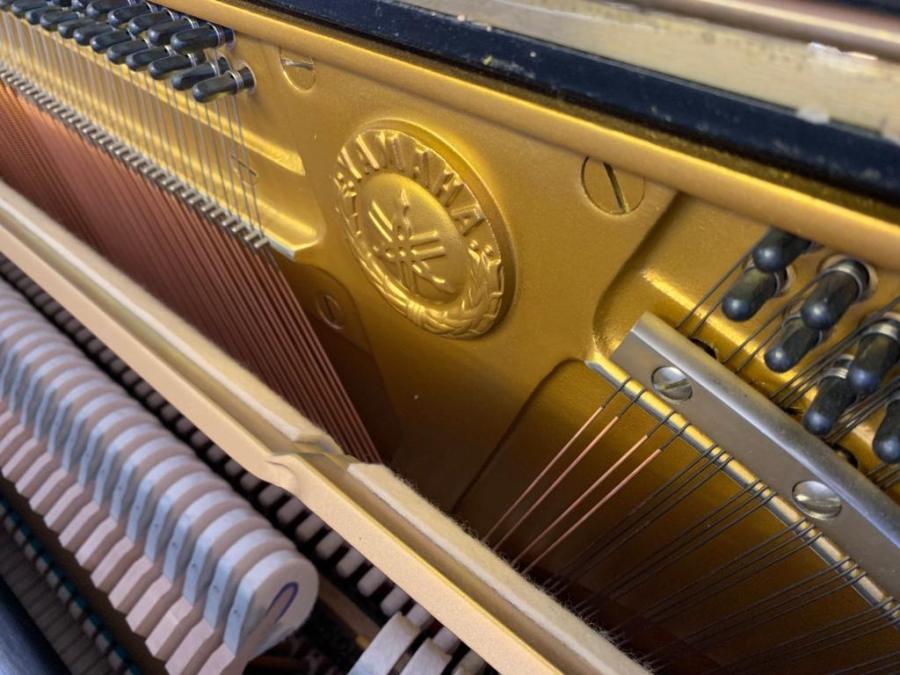 Yamaha U1M upright Piano in Bright black – Gallery image – Roberts Pianos Oxford