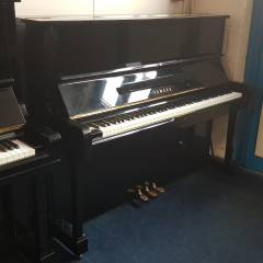 Yamaha U1H upright Piano in Bright black – Inventory thumbnail – Roberts Pianos Oxford