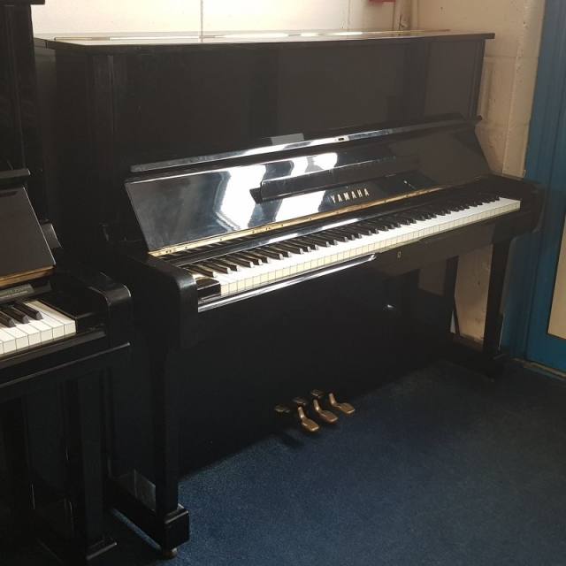 Yamaha U1H upright Piano in Bright black – Inventory thumbnail – Roberts Pianos Oxford