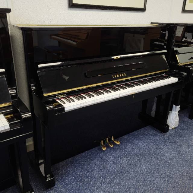 Yamaha U1F upright Piano in Bright black – Inventory thumbnail – Roberts Pianos Oxford