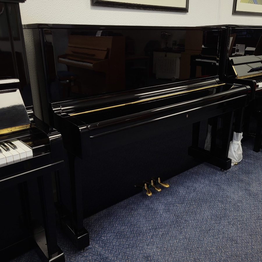 Yamaha U1F