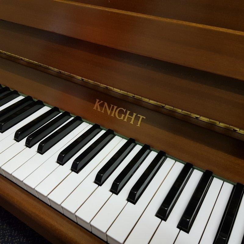 Knight K10 upright Piano in mahogany – Gallery image – Roberts Pianos Oxford