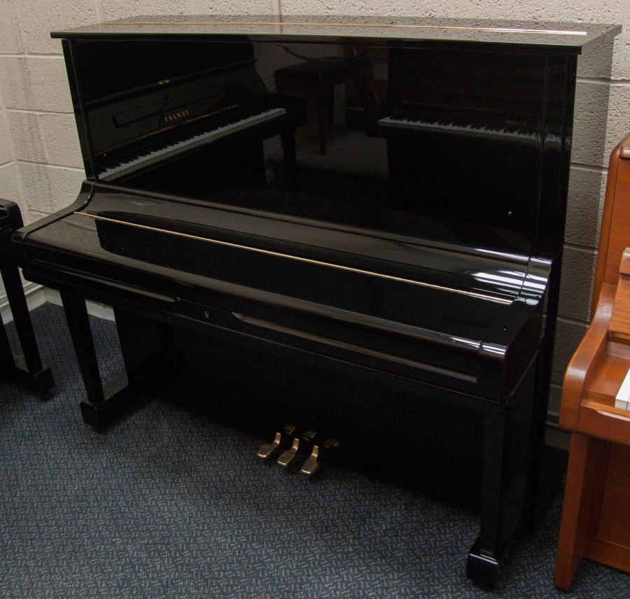 Yamaha U3H upright Piano in Black polyester – Gallery image – Roberts Pianos Oxford