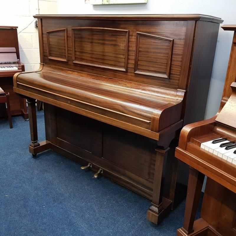 Steinway Vertegrand upright Piano in mahogany – Gallery image – Roberts Pianos Oxford