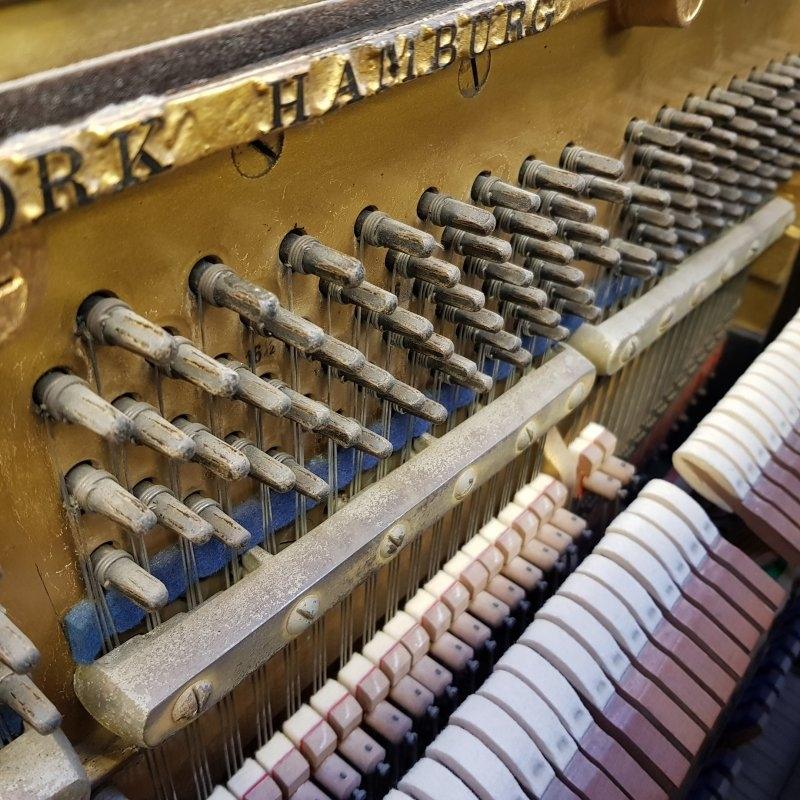 Steinway Vertegrand upright Piano in mahogany – Gallery image – Roberts Pianos Oxford
