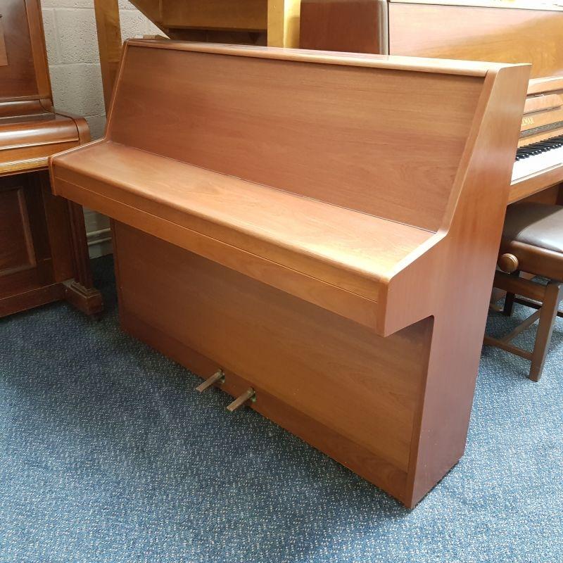 Kemble upright Piano in crown cut mahogany – Gallery image – Roberts Pianos Oxford
