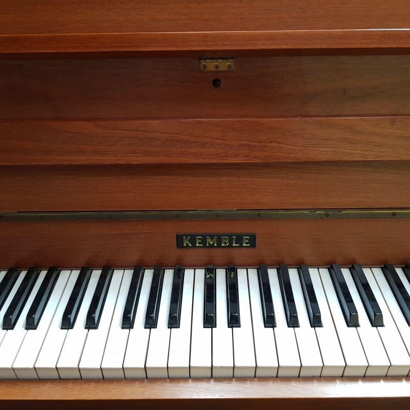 Kemble upright Piano in crown cut mahogany – Gallery image – Roberts Pianos Oxford