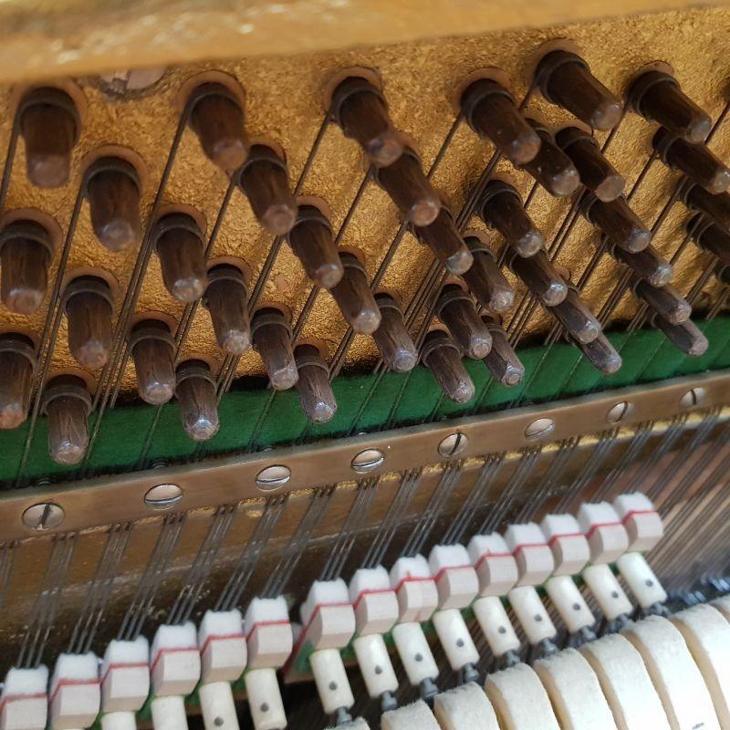 Kemble upright Piano in crown cut mahogany – Gallery image – Roberts Pianos Oxford