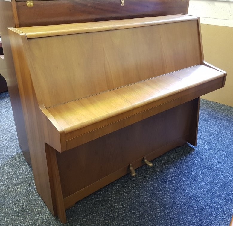 Kemble upright Piano in crown cut walnut – Gallery image – Roberts Pianos Oxford