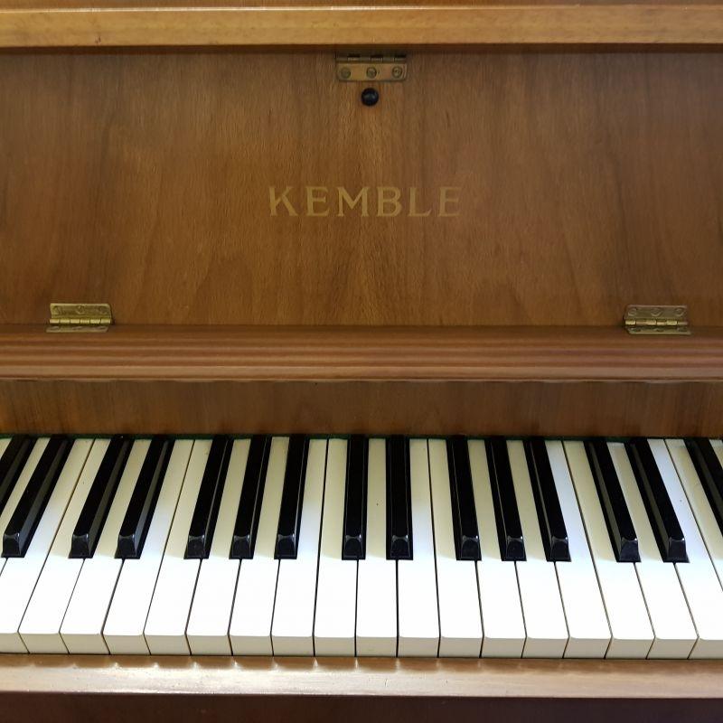 Kemble upright Piano in crown cut walnut – Gallery image – Roberts Pianos Oxford