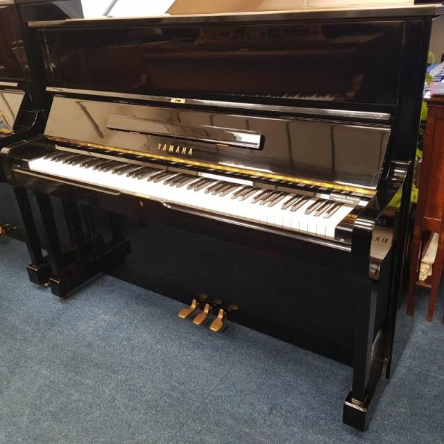 Yamaha U1G upright Piano in Bright black – Inventory thumbnail – Roberts Pianos Oxford