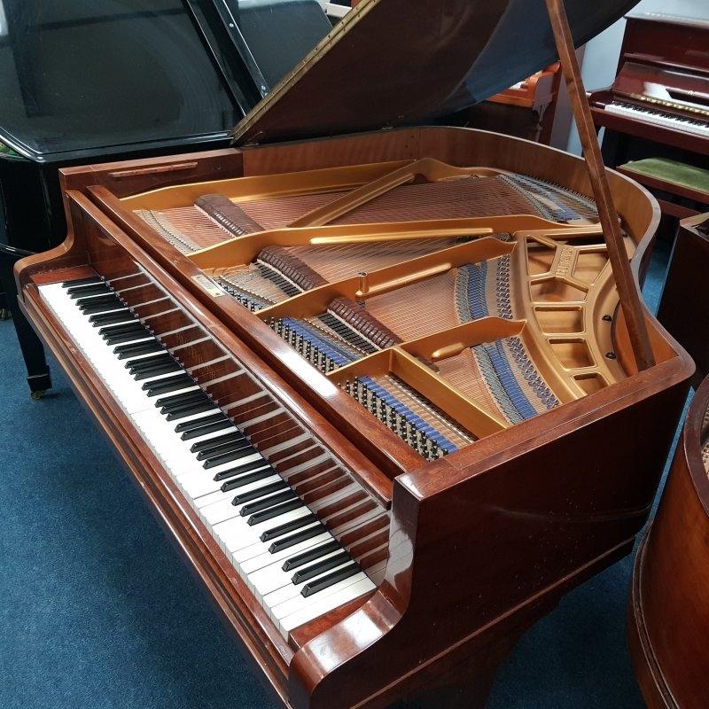 Bluthner Style lV grand Piano in fiddleback mahogany – Gallery image – Roberts Pianos Oxford