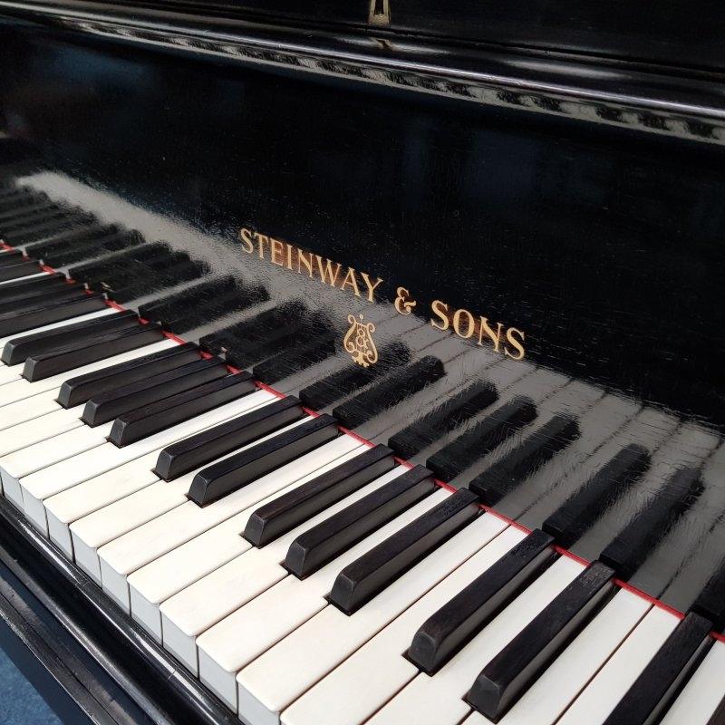 Steinway O grand Piano in black French polish – Gallery image – Roberts Pianos Oxford