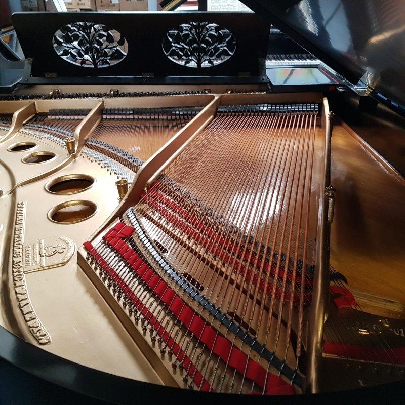 Steinway O grand Piano in black French polish – Gallery image – Roberts Pianos Oxford