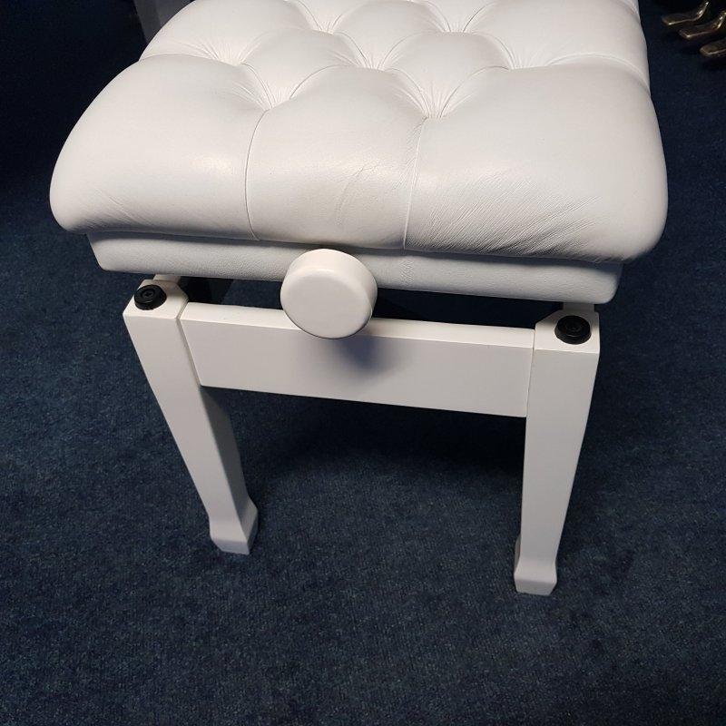 Yamaha C3 grand Piano in white polyester – Gallery image – Roberts Pianos Oxford