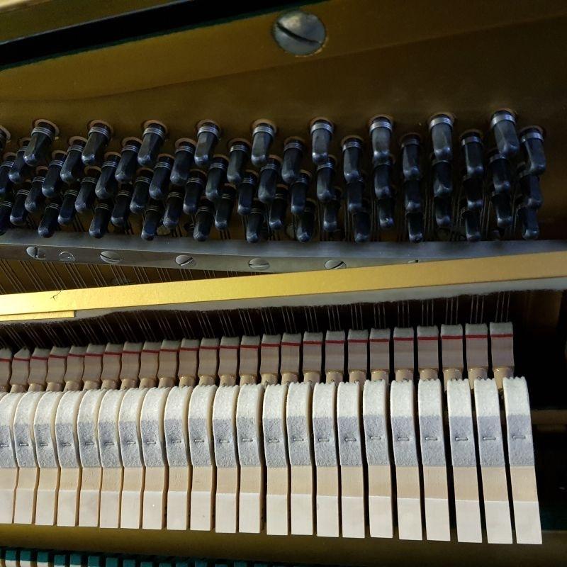 Yamaha U1D upright Piano in black polyester – Gallery image – Roberts Pianos Oxford
