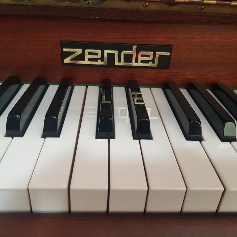 Zender upright Piano in mahogany – Gallery image – Roberts Pianos Oxford