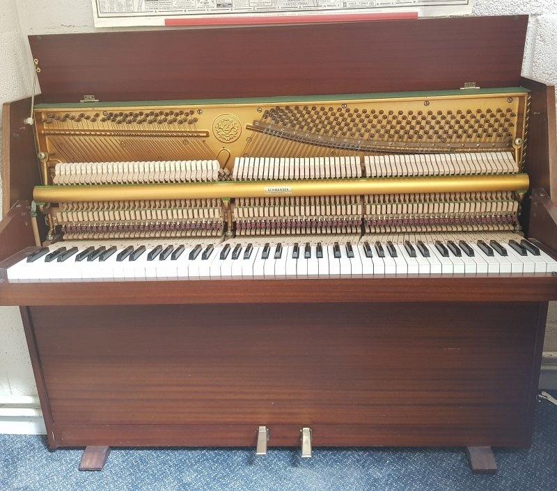 Zender upright Piano in mahogany – Gallery image – Roberts Pianos Oxford