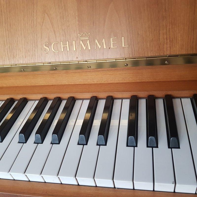 Schimmel 112 upright Piano in walnut – Gallery image – Roberts Pianos Oxford