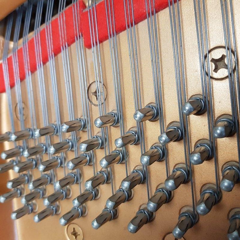 Yamaha C7 grand Piano in bright black – Gallery image – Roberts Pianos Oxford