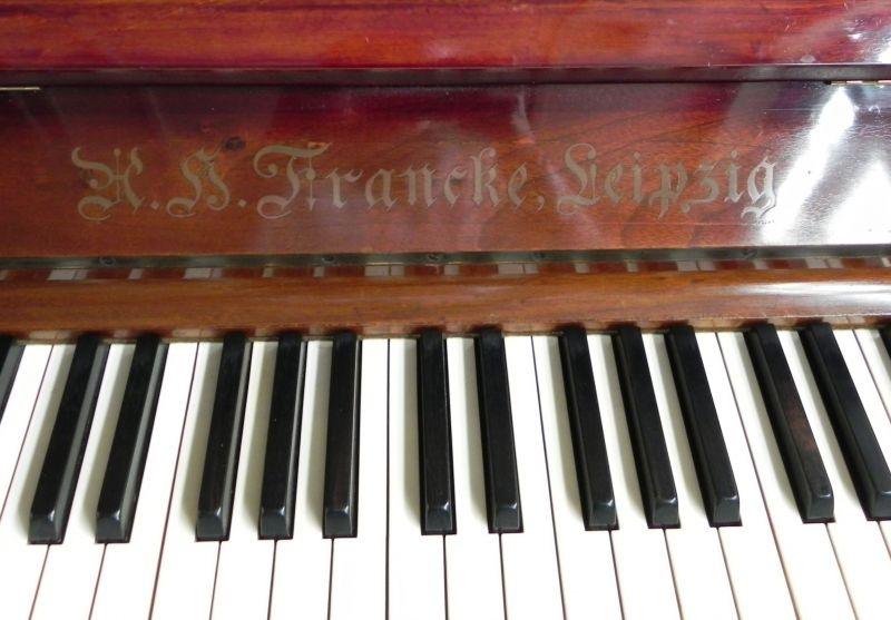 Francke A.H. 132 upright Piano in mahogany with inlay – Gallery image – Roberts Pianos Oxford