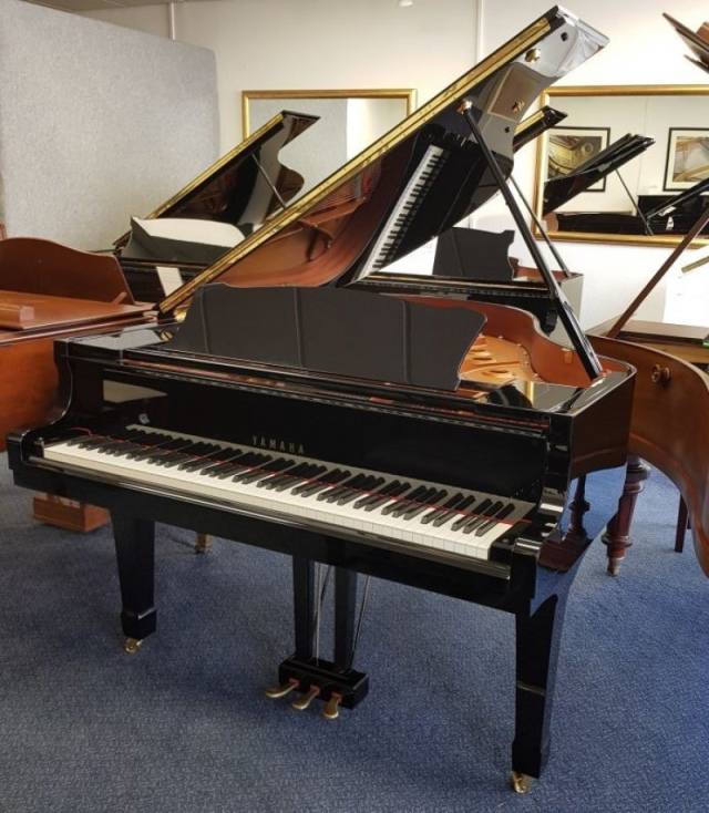 Yamaha C2M grand Piano in black – Inventory thumbnail – Roberts Pianos Oxford