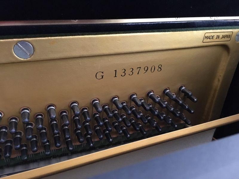 Yamaha U1G upright Piano in Bright black – Gallery image – Roberts Pianos Oxford