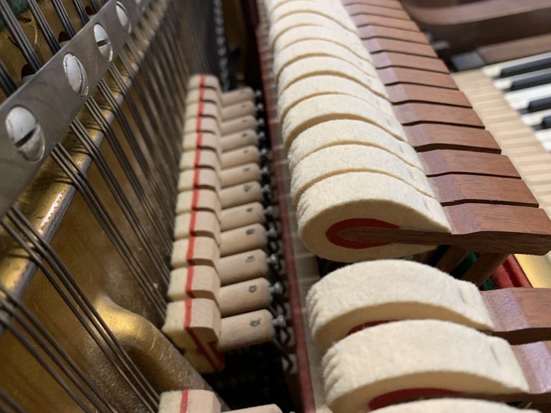 Gors & Kallmann 118 upright Piano in mahogany – Gallery image – Roberts Pianos Oxford
