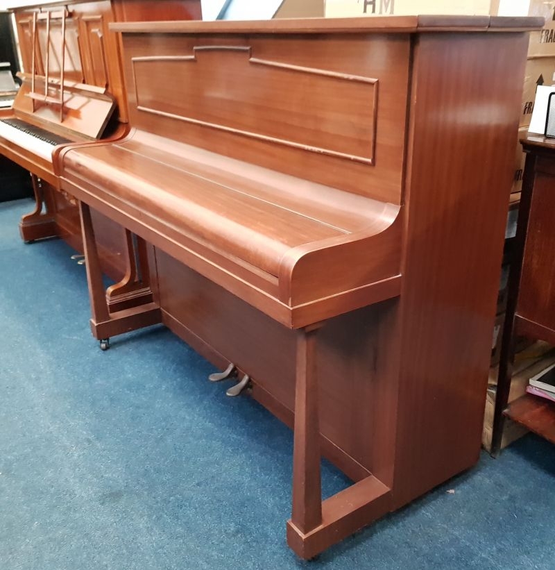 Gors & Kallmann 118 upright Piano in mahogany – Gallery image – Roberts Pianos Oxford