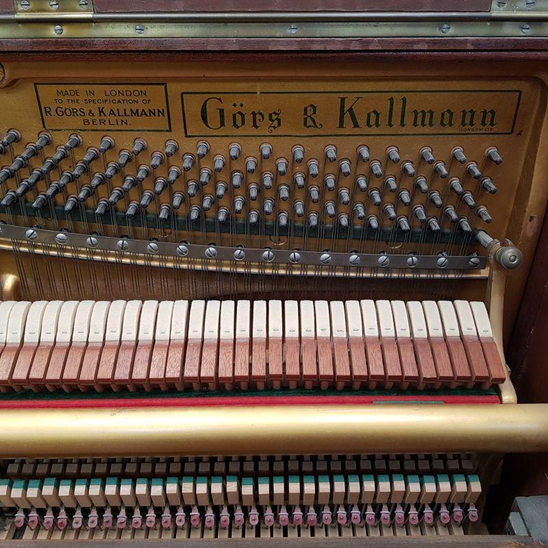 Gors & Kallmann 118 upright Piano in mahogany – Gallery image – Roberts Pianos Oxford