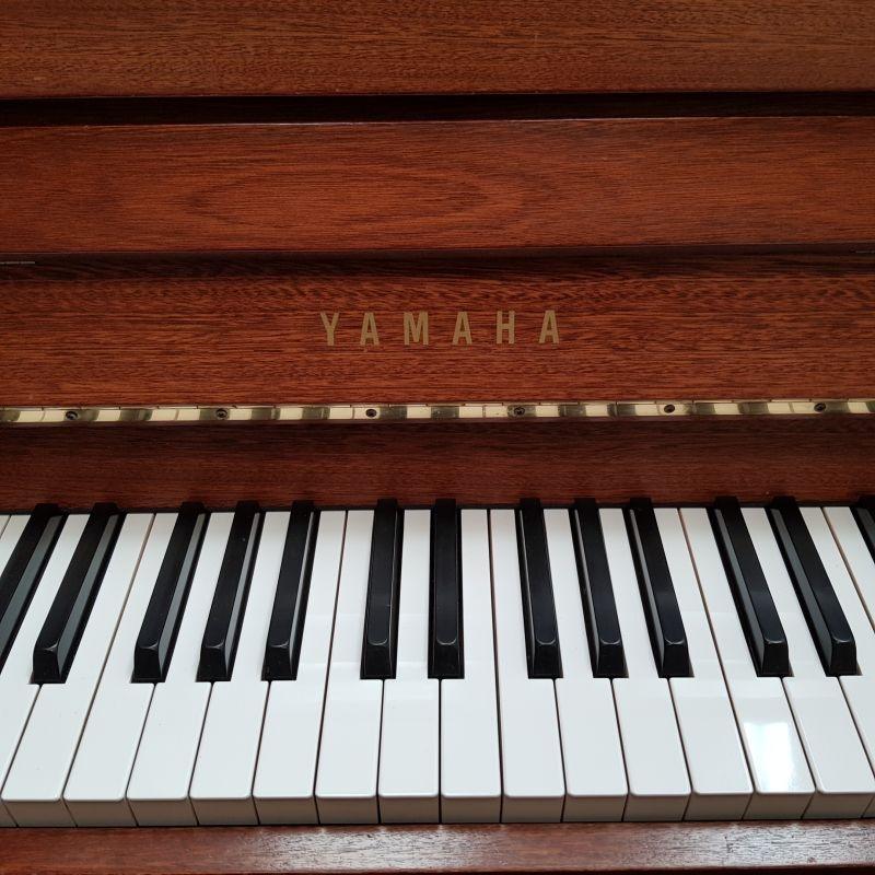 Yamaha upright Piano in Mahogany – Gallery image – Roberts Pianos Oxford
