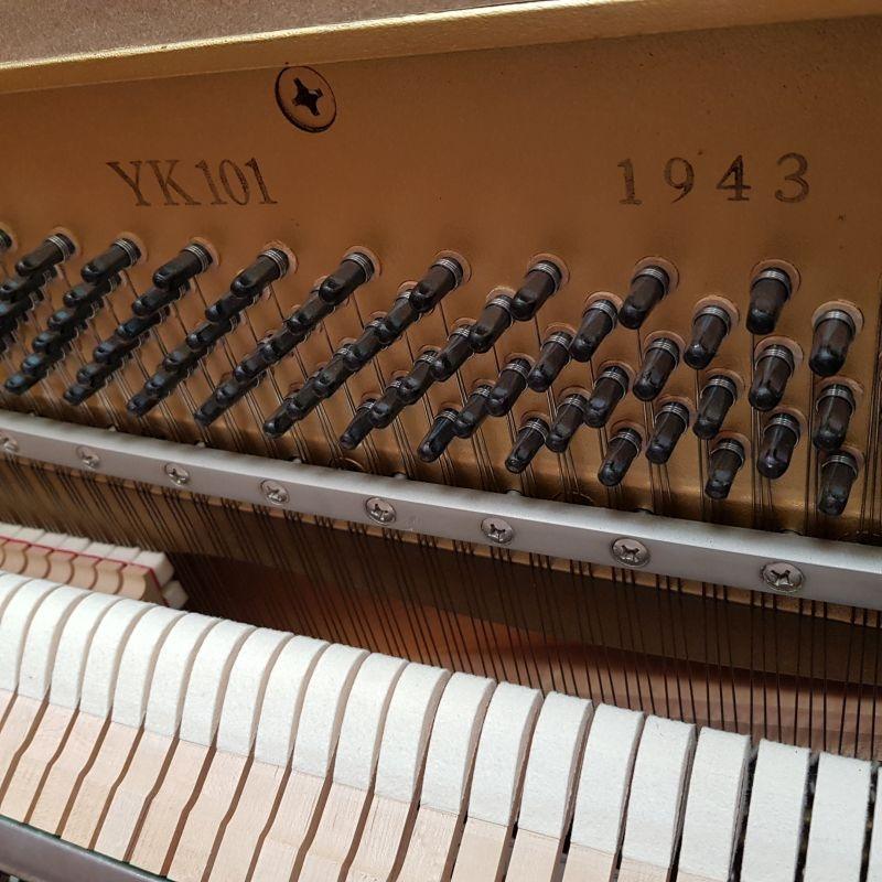 Yamaha upright Piano in Mahogany – Gallery image – Roberts Pianos Oxford