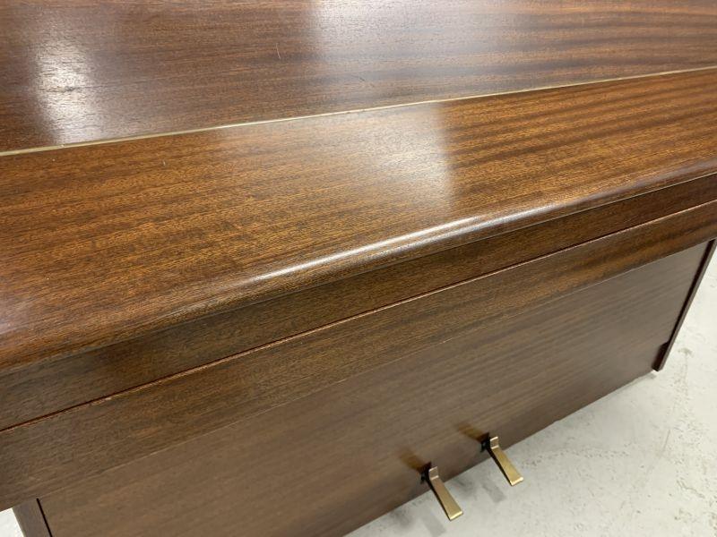 Kemble Compact upright Piano in mahogany – Gallery image – Roberts Pianos Oxford