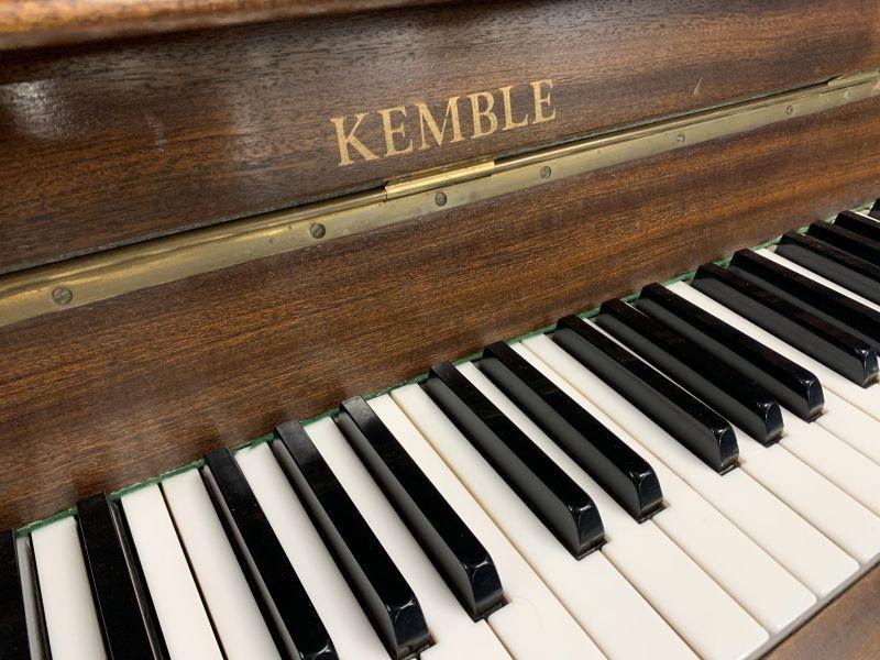 Kemble Compact upright Piano in mahogany – Gallery image – Roberts Pianos Oxford