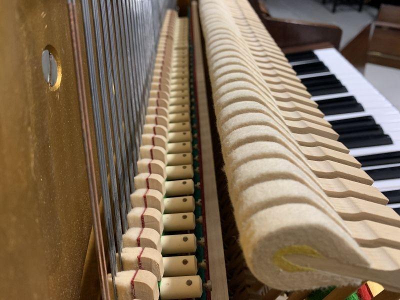 Kemble Compact upright Piano in mahogany – Gallery image – Roberts Pianos Oxford