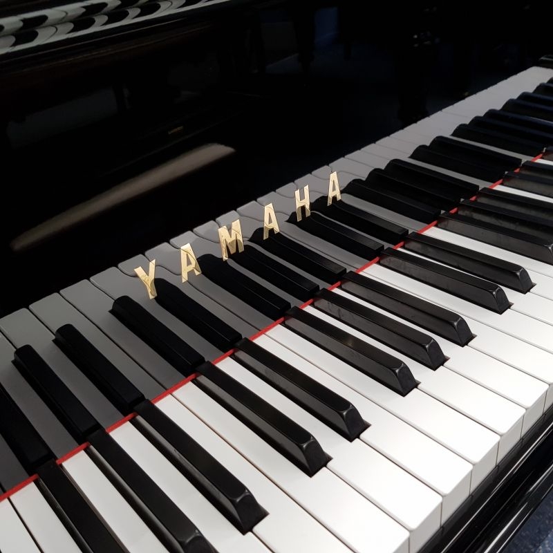 Yamaha C7