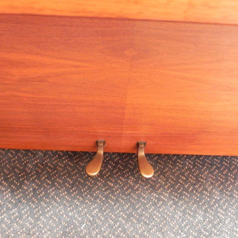 Knight upright Piano in Mahogany – Gallery image – Roberts Pianos Oxford
