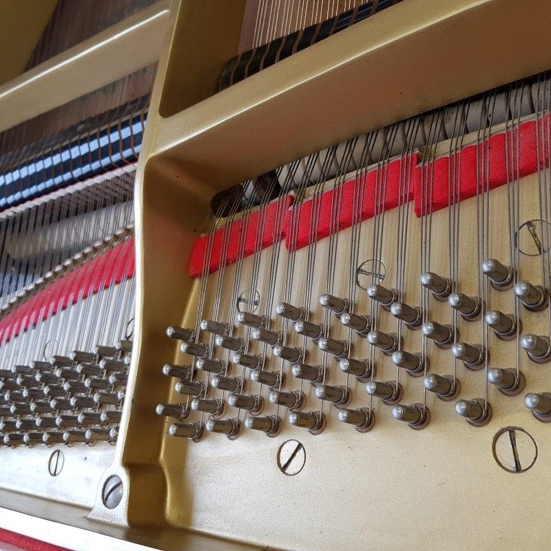 Yamaha G2 grand Piano in bright white – Gallery image – Roberts Pianos Oxford