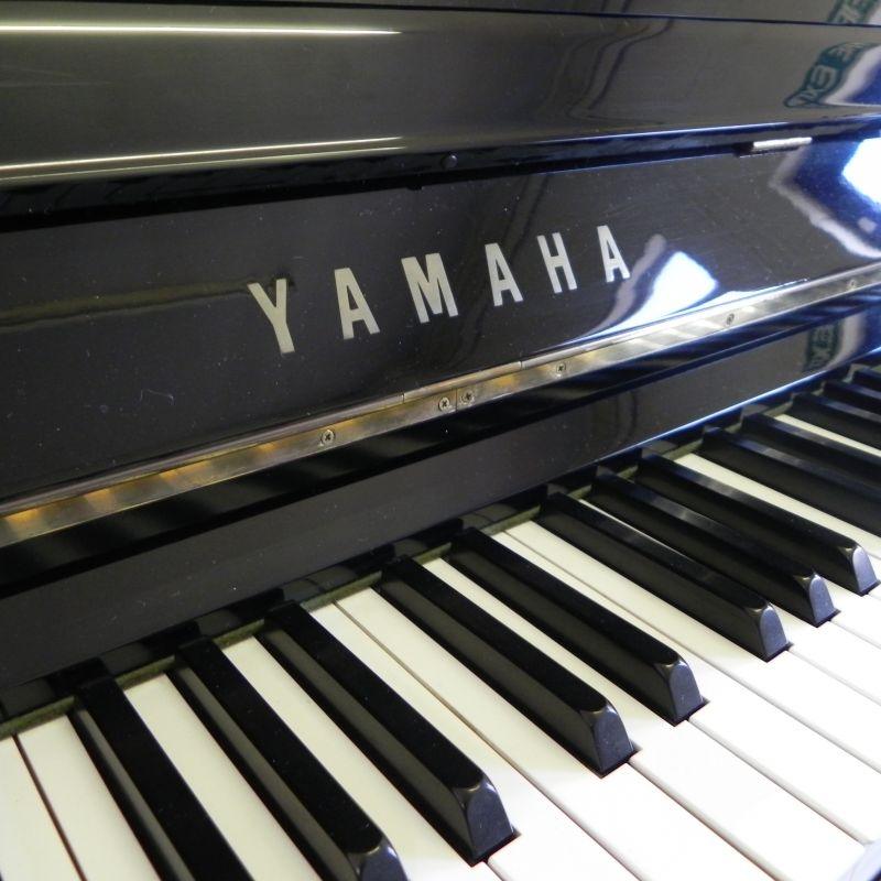 Yamaha U1G upright Piano in Black – Gallery image – Roberts Pianos Oxford