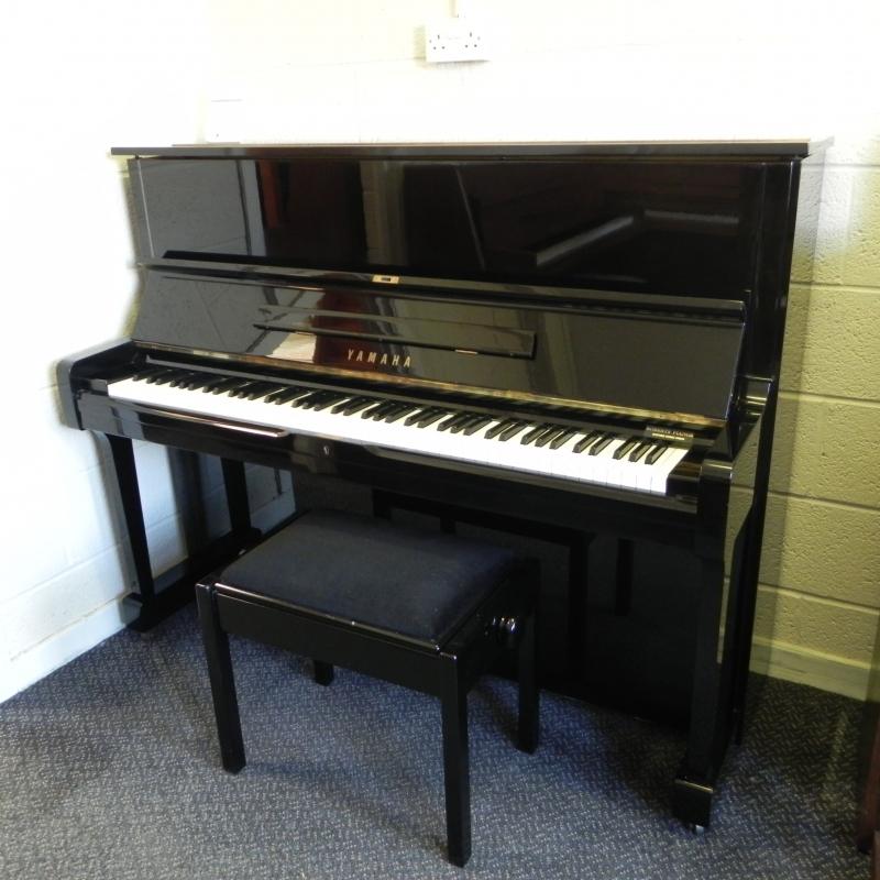 Yamaha U1G upright Piano in Black – Gallery image – Roberts Pianos Oxford