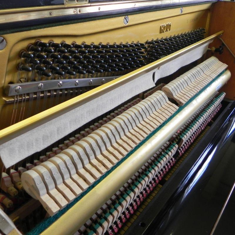 Yamaha U1G upright Piano in Black – Gallery image – Roberts Pianos Oxford